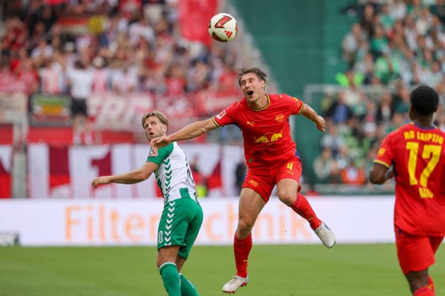 05.09.2026, xtgx, Fussball - 1.Bundesliga SV Werder Bremen - RB Leipzig v.l. Niclas Füllkrug (Bremen, 10), Willi Orban (Leipzig, 4) Zweikampf, Duell, Kampf, tackle (DFL DFB REGULATIONS PROHIBIT ANY USE OF PHOTOGRAPHS as IMAGE SEQUENCES and or QUASI-VIDEO) Bremen *** September 5, 2026, xtgx, Soccer, Bundesliga 1, SV Werder Bremen vs. RB Leipzig: Niclas Füllkrug (Bremen), 10, Willi Orban (Leipzig), 4 Tackle, duel, battle, DFL DFB REGULATIONS PROHIBIT ANY USE OF PHOTOGRAPHS AS IMAGE SEQUENCES AND OR QUASI-VIDEO Bremen