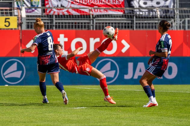 Spielszene, Schuss, Offensivaktion, Fallrueckzieher, Artistik Vital Kats (1. FSV Mainz 05, 30), l. Laura Vogt (1. FC Koeln, 08), r. Laura Feiersinger (1. FC Koeln, 27), GER, 1. FSV Mainz 05 vs. 1. FC Koeln, Fussball, Google Pixel Frauen-Bundesliga, 3. Spieltag, Saison 2026 2027, 05.09.2026, DFB REGULATIONS PROHIBIT ANY USE OF PHOTOGRAPHS AS IMAGE SEQUENCES AND OR QUASI-VIDEO, GER, 1. FSV Mainz 05 vs. 1. FC Koeln, Fussball, Google Pixel Frauen-Bundesliga, 3. Spieltag, Saison 2026 2027, 05.09.2026 Mainz *** Game play, shot, offensive play, bicycle kick, skillful play by Vital Kats (1 FSV Mainz 05), 30, l Laura Vogt (1 FC Cologne), 08, r Laura Feiersinger 1 FC Cologne, 27, GER, 1 FSV Mainz 05 vs. 1 FC Cologne, soccer, Google Pixel Women’s Bundesliga, Matchday 3, 2026–2027 season, September 5, 2026, DFB regulations prohibit any use of photographs as image sequences and or quasi-video, GER, 1 FSV Mainz 05 vs. 1 FC Cologne, Soccer, Google Pixel Women’s Bundesliga, Matchday 3, 2026–2027 Season, September 5, 2026, Mainz Copyright: xEibner-Pressefoto J-NxGroemlingx EP_JGG