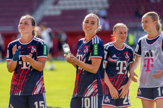 Mannschaft von 1. FC Koeln feiert mit den Fans, v.l. Amelie Bohnen (1. FC Koeln, 15), Sophie Nachtigall (1. FC Koeln, 30), Laura Donhauser (1. FC Koeln, 25), Carlotta Imping (1. FC Koeln, 14), GER, 1. FSV Mainz 05 vs. 1. FC Koeln, Fussball, Google Pixel Frauen-Bundesliga, 3. Spieltag, Saison 2026 2027, 05.09.2026, DFB REGULATIONS PROHIBIT ANY USE OF PHOTOGRAPHS AS IMAGE SEQUENCES AND OR QUASI-VIDEO, GER, 1. FSV Mainz 05 vs. 1. FC Koeln, Fussball, Google Pixel Frauen-Bundesliga, 3. Spieltag, Saison 2026 2027, 05.09.2026 Mainz *** The 1 FC Koeln team celebrates with the fans; from left: Amelie Bohnen (1 FC Koeln, 15), Sophie Nachtigall (1 FC Koeln, 30), Laura Donhauser (1 FC Koeln, 25), Carlotta Imping (1 FC Koeln, 14), GER, 1 FSV Mainz 05 vs. 1 FC Koeln, soccer, Google Pixel Women’s Bundesliga, Matchday 3, 2026–2027 season, September 5, 2026, DFB regulations prohibit any use of photographs as image sequences and or quasi-video, GER, 1 FSV Mainz 05 vs. 1 FC Cologne, Soccer, Google Pixel Women’s Bundesliga, Matchday 3, 2026–2027 Season, September 5, 2026, Mainz Copyright: xEibner-Pressefoto J-NxGroemlingx EP_JGG
