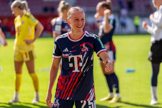 Freisteller, Portrait, Emotion, Freude, Geste, Gestik Laura Donhauser (1. FC Koeln, 25) beim Feiern mit den Fans, GER, 1. FSV Mainz 05 vs. 1. FC Koeln, Fussball, Google Pixel Frauen-Bundesliga, 3. Spieltag, Saison 2026 2027, 05.09.2026, DFB REGULATIONS PROHIBIT ANY USE OF PHOTOGRAPHS AS IMAGE SEQUENCES AND OR QUASI-VIDEO, GER, 1. FSV Mainz 05 vs. 1. FC Koeln, Fussball, Google Pixel Frauen-Bundesliga, 3. Spieltag, Saison 2026 2027, 05.09.2026 Mainz *** Cutout, Portrait, Emotion, Joy, Gesture, Body Language Laura Donhauser 1 FC Cologne, 25 celebrating with the fans, GER, 1 FSV Mainz 05 vs. 1 FC Cologne, soccer, Google Pixel Women’s Bundesliga, Matchday 3, 2026–2027 season, September 5, 2026, DFB regulations prohibit any use of photographs as image sequences and or quasi-video, GER, 1 FSV Mainz 05 vs. 1 FC Cologne, soccer, Google Pixel Women’s Bundesliga, Matchday 3, 2026–2027 season, September 5, 2026, Mainz Copyright: xEibner-Pressefoto J-NxGroemlingx EP_JGG