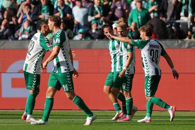 05.09.26, GER, Fussball, 1.FBL Männer, 2. Spieltag, Saison2026 2027, SV Werder Bremen vs. RB Leipzig Torjubel Jubel. Torschütze Torschuetze Marco Grüll Marco Gruell (SV Werder Bremen 17) jubelt ueber das Tor zum 3:0 Bremen Weserstadion Bremen Germany *** September 5, 2026, GER, Soccer, Men s 1st Bundesliga, Matchday 2, 2026–2027 Season, SV Werder Bremen vs. RB Leipzig Goal Celebration Cheering Goal Scorer(s) Marco Grüll Marco Gruell SV Werder Bremen 17 celebrates the goal to make it 3–0 at the Weserstadion in Bremen, Germany Copyright: xnordphotoxGmbHx xTauchnitzx