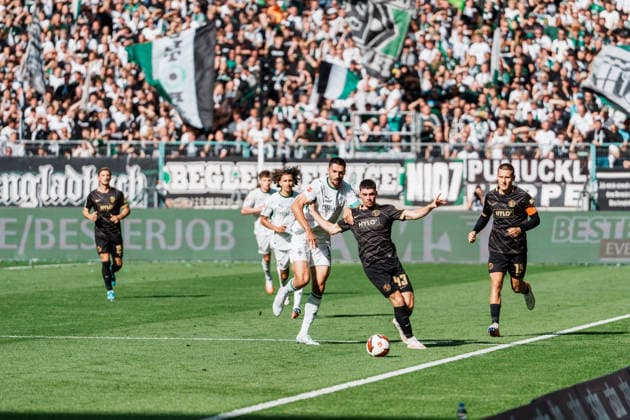 Deutschland: Fußball 1. Bundesliga Männer 2026 - 2027, 2. Spieltag - VfL Borussia Mönchengladbach vs SV Elversberg (ista Borussia Park): Zweikampf von Tim Kleindienst (Borussia Mönchengladbach, 11) und Felix Keidel (SV Elversberg, 43) *** Germany Soccer 1st Bundesliga Men 2026–2027, Matchday 2: VfL Borussia Mönchengladbach vs. SV Elversberg at Borussia Park—a tackle by Tim Kleindienst of Borussia Mönchengladbach (No. 11) and Felix Keidel of SV Elversberg (No. 43) Copyright: xThiemoxRudolphx