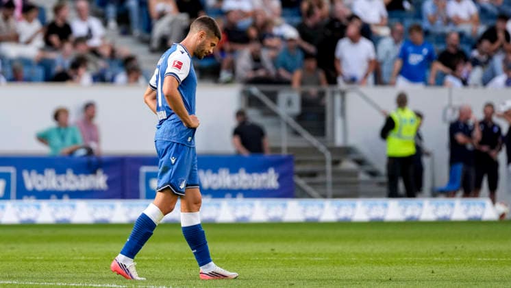 Andrej Kramaric (Hoffenheim, 27), Spieler der TSG 1899 Hoffenheim, enttäuscht schauend, Enttäuschung, Frustration, disappointed, pessimistisch, nach dem Gegentor zum 2:3, Action, Aktion, Spielszene, 05.09.2026, Sinsheim (Deutschland), Fussball, Bundesliga, TSG 1899 Hoffenheim - Borussia Dortmund, DFB DFL REGULATIONS PROHIBIT ANY USE OF PHOTOGRAPHS AS IMAGE SEQUENCES AND OR QUASI-VIDEO. *** Andrej Kramaric of Hoffenheim, 27, player for TSG 1899 Hoffenheim, looking disappointed, disappointment, frustration, pessimistic, after conceding the goal that made the score 2–3, action, game scene, September 5, 2026, Sinsheim, Germany, soccer, Bundesliga, TSG 1899 Hoffenheim vs. Borussia Dortmund, DFB and DFL regulations prohibit any use of photographs as image sequences and or quasi-video xozx