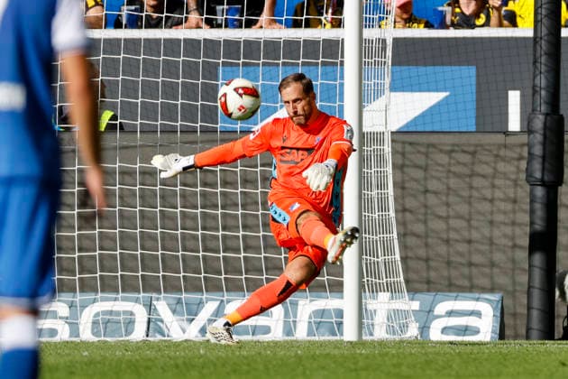 Oliver Baumann (TSG Hoffenheim, 01) beim Abschlag , Deutschland, Fussball, 1. Bundesliga, 2.Spieltag, 2026 2027, TSG Hoffenheim vs. Borussia Dortmund, 05.09.2026, Sinsheim SNP Arena Deutschland *** Oliver Baumann, TSG Hoffenheim, No. 01 taking the kickoff, Germany, soccer, Bundesliga 1, Matchday 2, 2026–2027, TSG Hoffenheim vs. Borussia Dortmund, September 5, 2026, Sinsheim SNP Arena, Germany Copyright: xGrantxHubbsx
