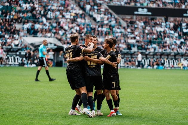 Deutschland: Fußball 1. Bundesliga Männer 2026 - 2027, 2. Spieltag - VfL Borussia Mönchengladbach vs SV Elversberg (ista Borussia Park): Jubel, Tor, Freude, feiern, Spass, Emotionen, Ausgleich, 3 zu 3, direkter Freistoß von Felix Keidel (SV Elversberg, 43) *** Germany Men s Soccer Bundesliga 1 2026–2027, Matchday 2: VfL Borussia Mönchengladbach vs. SV Elversberg at Borussia Park—cheering, goal, joy, celebration, fun, emotions, equalizer, 3–3, direct free kick by Felix Keidel (SV Elversberg), 43 Copyright: xThiemoxRudolphx