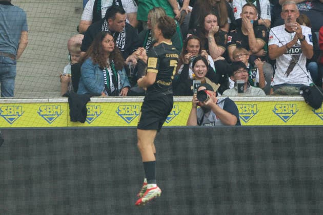 05.09.2026, Fussball, Herren, 1. Bundesliga, Saison 2026 2027, Borussia Mönchengladbach - SV 07 Elversberg, Torjubel zum 3:4, Torschütze: Maurice Krattenmacher (SV 07 Elversberg) Mönchengladbach Ista-Borussia-Park Nordrhein-Westfalen Deutschland (DEU) *** September 5, 2026, Soccer, Men s, 1. Bundesliga, 2026–2027 season, Borussia Mönchengladbach vs. SV 07 Elversberg, goal celebration after the 3–4, goal scorer Maurice Krattenmacher, SV 07 Elversberg, Mönchengladbach, Ista, Borussia Park, North Rhine-Westphalia, Germany, DEU Copyright: xSebastianxBachx