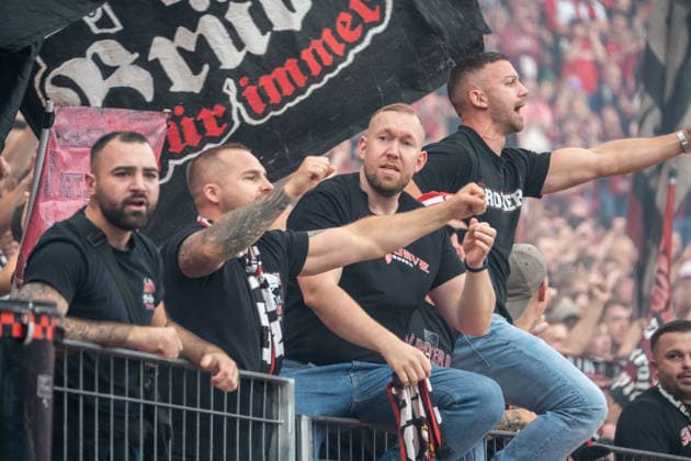 Deutschland: 1. Bundesliga 2026 2027, 2. Spieltag, Bayer 04 Leverkusen vs 1.FC Union Berlin, Samstag, 05.09.2026 BayArena-Stadion (Leverkusen-Nordrhein-Westfalen): Fankurve, Pyrotechnik, Pyro, Bengalos, Rauch, Nebel, rote Leuchtfackeln, Fahnen, Ultras, Support, Bayer Leverkusen Fans Leverkusen BayArena-Stadion Deutschland *** Germany 1 Bundesliga 2026–2027, Matchday 2, Bayer 04 Leverkusen vs. 1. FC Union Berlin, Saturday, September 5, 2026, BayArena Stadium, Leverkusen, North Rhine-Westphalia, fan section, pyrotechnics, pyro, flares, smoke, fog, red flares, flags, ultras, support, Bayer Leverkusen fans, Leverkusen, BayArena Stadium, Germany Copyright: xOrhanxHabashx
