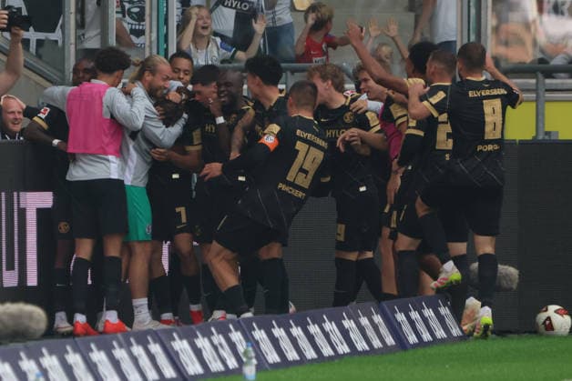 05.09.2026, Fussball, Herren, 1. Bundesliga, Saison 2026 2027, Borussia Mönchengladbach - SV 07 Elversberg, Torjubel zum 3:4, Torschütze: Maurice Krattenmacher (SV 07 Elversberg) Mönchengladbach Ista-Borussia-Park Nordrhein-Westfalen Deutschland (DEU) *** September 5, 2026, Soccer, Men s, 1. Bundesliga, 2026–2027 season, Borussia Mönchengladbach vs. SV 07 Elversberg, goal celebration after the 3–4, goal scorer Maurice Krattenmacher, SV 07 Elversberg, Mönchengladbach, Ista, Borussia Park, North Rhine-Westphalia, Germany, DEU Copyright: xSebastianxBachx