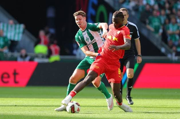 05.09.26, GER, Fussball, 1.FBL Männer, 2. Spieltag, Saison2026 2027, SV Werder Bremen vs. RB Leipzig Cedric Itten (SV Werder Bremen 26) im Zweikampf gegen Ezechiel Banzuzi (RB Leipzig 06) Bremen Weserstadion Bremen Germany *** 05 09 26, GER, Soccer, 1st FBL Men, Matchday 2, 2026–2027 Season, SV Werder Bremen vs. RB Leipzig; Cedric Itten (SV Werder Bremen 26) in a tackle against Ezechiel Banzuzi (RB Leipzig 06); Weserstadion, Bremen, Germany Copyright: xnordphotoxGmbHx xTauchnitzx
