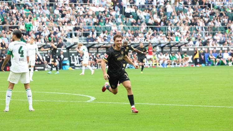 05.09.2026, xrekx, Fussball 1.Bundesliga, Borussia Moenchengladbach - SV Elversberg v.l. Torjubel nach dem Tor zum celebrating the goal celebrate 3:4 durch Maurice Krattenmacher (SV 07 Elversberg) (DFL DFB REGULATIONS PROHIBIT ANY USE OF PHOTOGRAPHS as IMAGE SEQUENCES and or QUASI-VIDEO) Moenchengladbach *** September 5, 2026, xrekx, Soccer, Bundesliga 1, Borussia Mönchengladbach vs. SV Elversberg: Goal celebration after Maurice Krattenmacher scored the 3-4 goal for SV 07 Elversberg. DFL and DFB regulations prohibit any use of photographs as image sequences and or quasi-video. Moenchengladbach