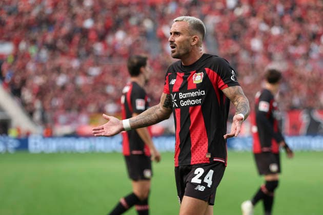 Aleix Garcia (Bayer 04 Leverkusen) gestikuliert, Gestik waehrend des Spiels der 1. Bundesliga zwischen Bayer 04 Leverkusen und 1. FC Union Berlin, BayArena am 05. September 2026 in Leverkusen, Deutschland. (Foto von Oliver Kaelke DeFodi Images) +++ Aleix Garcia (Bayer 04 Leverkusen) gestures during the Bundesliga match between Bayer 04 Leverkusen and 1. FC Union Berlin at BayArena on September 5, 2026 in Leverkusen, Germany. (Photo by Oliver Kaelke DeFodi Images) DFB DFL REGULATIONS PROHIBIT ANY USE OF PHOTOGRAPHS AS IMAGE SEQUENCES AND OR QUASI-VIDEO. (Photo by Oliver Kaelke DeFodi Images) - *** Aleix Garcia of Bayer 04 Leverkusen gesturing during the Bundesliga match between Bayer 04 Leverkusen and 1. FC Union Berlin, BayArena on September 5, 2026, in Leverkusen, Germany. Photo by Oliver Kaelke, DeFodi Images. Aleix Garcia of Bayer 04 Leverkusen gestures during the Bundesliga match between Bayer 04 Leverkusen and 1. FC Union Berlin at BayArena on September 5, 2026 in Leverkusen, Germany. Photo by Oliver Kaelke, DeFodi Images. DFB and DFL regulations prohibit any use of photographs as image sequences and or quasi-video. Photo by Oliver Kaelke, DeFodi Images.
