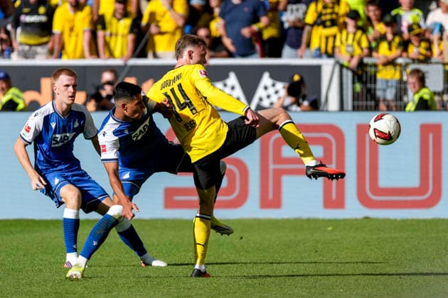 v.li.: Mats Rots (Hoffenheim, 39), Adam Daghim (Hoffenheim, 14), Maximilian Beier (BVB, 14), Zweikampf, Spielszene, Duell, duel, tackle, tackling, Dynamik, Action, Aktion, 05.09.2026, Sinsheim (Deutschland), Fussball, Bundesliga, TSG 1899 Hoffenheim - Borussia Dortmund, DFB DFL REGULATIONS PROHIBIT ANY USE OF PHOTOGRAPHS AS IMAGE SEQUENCES AND OR QUASI-VIDEO. *** v li Mats Rots Hoffenheim, 39, Adam Daghim Hoffenheim, 14, Maximilian Beier BVB, 14, tackle, game scene, duel, tackle, tackling, dynamics, action, 05 09 2026, Sinsheim, Germany, soccer, Bundesliga, TSG 1899 Hoffenheim vs. Borussia Dortmund, DFB and DFL regulations prohibit any use of photographs as image sequences and or quasi-video xozx