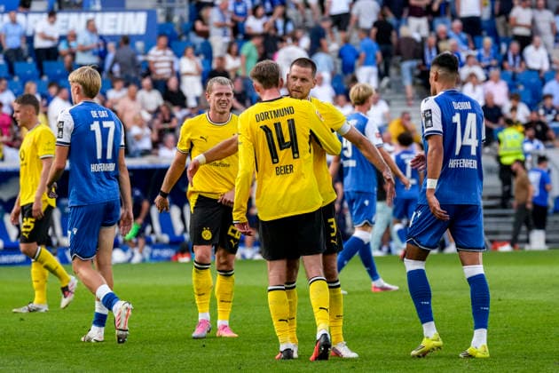 v.li.: Julian Ryerson (BVB, 26), Maximilian Beier (BVB, 14), Waldemar Anton (BVB, 3), Spieler von Borussia Dortmund (BVB 09), Jubel nach dem Schlusspfiff, Freude über den Sieg, Sieger, Gewinner, jubelt, jubeln, fröhlich, positiv, freut sich, freuen, optimistisch, Highlight, Action, Aktion, 05.09.2026, Sinsheim (Deutschland), Fussball, Bundesliga, TSG 1899 Hoffenheim - Borussia Dortmund, DFB DFL REGULATIONS PROHIBIT ANY USE OF PHOTOGRAPHS AS IMAGE SEQUENCES AND OR QUASI-VIDEO. *** From left: Julian Ryerson (BVB), 26; Maximilian Beier (BVB), 14; Waldemar Anton (BVB), 3; players from Borussia Dortmund (BVB) 09; Celebration after the final whistle, joy over the victory, winners, celebrating, cheerful, positive, happy, optimistic, highlight, action, 05 09 2026, Sinsheim, Germany, soccer, Bundesliga, TSG 1899 Hoffenheim vs. Borussia Dortmund, DFB and DFL regulations prohibit any use of photographs as image sequences and or quasi-video xozx