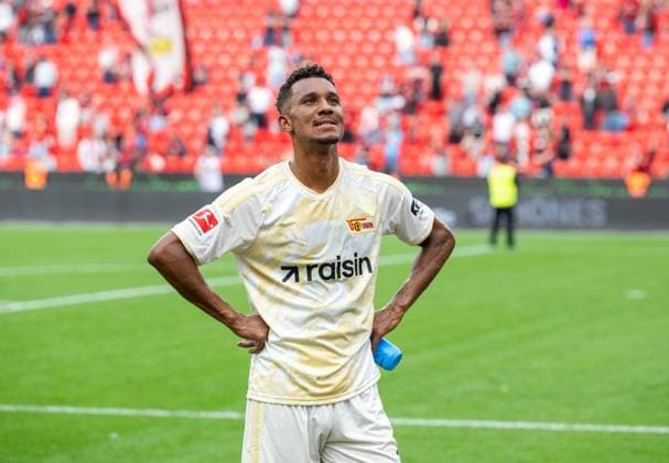 Fußball, Herren, Saison 2026 2027, 1. Bundesliga (2. Spieltag), Bayer 04 Leverkusen - 1. FC Union Berlin, Union bei den Fans, Enttäuschung nach Abpfiff, Felix Uduokhai (1. FC Union Berlin), 05.09.2026, *** Soccer, Men s, 2026–2027 Season, Bundesliga 1, Matchday 2, Bayer 04 Leverkusen 1 FC Union Berlin, Union Among the Fans, Disappointment After the Final Whistle, Felix Uduokhai, FC Union Berlin, September 5, 2026, Copyright: xMatthiasxKochx