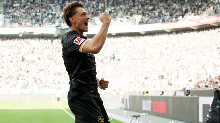 05.09.2026, xrekx, Fussball 1.Bundesliga, Borussia Moenchengladbach - SV Elversberg v.l. Torjubel nach dem Tor zum celebrating the goal celebrate 3:4 durch Maurice Krattenmacher (SV 07 Elversberg) (DFL DFB REGULATIONS PROHIBIT ANY USE OF PHOTOGRAPHS as IMAGE SEQUENCES and or QUASI-VIDEO) Moenchengladbach *** September 5, 2026, xrekx, Soccer, Bundesliga 1, Borussia Mönchengladbach vs. SV Elversberg: Goal celebration after Maurice Krattenmacher s goal for SV 07 Elversberg (3-4). DFL and DFB regulations prohibit any use of photographs as image sequences and or quasi-video. Moenchengladbach
