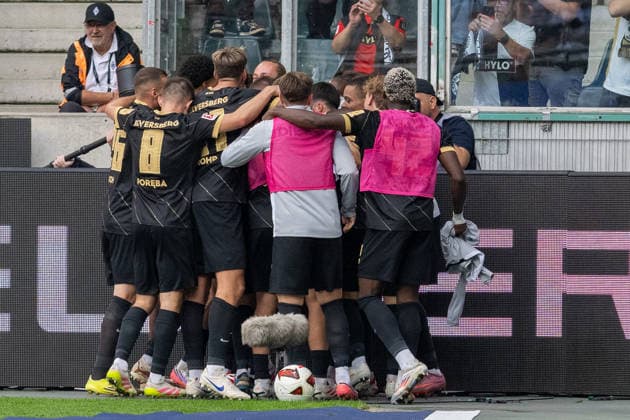 Die Elversberger Spieler feiern das Tor zm 4:3 vor ihrer Fankurve. Borussia Moenchengladbach vs. SV Elversberg, Fussball, 1. Bundesliga, 02. Spieltag, Saison 2026 2027, 05.09.2026 DFL DFB Regulations prohibit any use of Photographs as image sequences and or Quasivideo Borussia Moenchengladbach vs. SV Elversberg, Fussball, 1. Bundesliga, 02. Spieltag, Saison 2026 2027, 05.09.2026 Moenchengladbach *** The Elversberg players celebrate the goal that made it 4–3 in front of their fan section. Borussia Mönchengladbach vs. SV Elversberg, Soccer, Bundesliga 1, Matchday 2, 2026–2027 season, September 5, 2026 DFL and DFB regulations prohibit any use of photographs as image sequences and or quasi-video Borussia Mönchengladbach vs. SV Elversberg, soccer, Bundesliga 1, Matchday 2, 2026–2027 season, September 5, 2026, Mönchengladbach Copyright: xEibner-Pressefoto ThomasxHaeslerx EP_THR