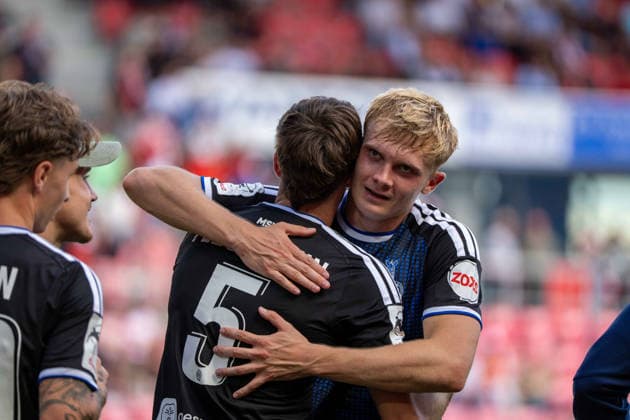 Die beiden MSV-Torschützen: Tobias Fleckstein (MSV Duisburg), vorne, Peter Remmert (MSV Duisburg) links Jahn Regensburg vs MSV Duisburg, Fussball, 3. Liga, 4. Spieltag, 05.09.2026 Jahn Regensburg vs MSV Duisburg, Fussball, 3. Liga, 05.09.2026 Regensburg Copyright: xEibner-Pressefotox EP_EER