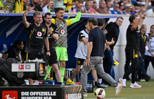 Trainer Niko Kovac Borussia Dortmund BVB am Spielfeldrand Gestik Geste Schlussjubel, Freude, Glueck, Jubel TSG 1899 Hoffenheim vs Borussia Dortmund BVB 05.09.2026 DFL REGULATIONS PROHIBIT ANY USE OF PHOTOGRAPHS AS IMAGE SEQUENCES AND OR QUASI-VIDEO TSG 1899 Hoffenheim vs Borussia Dortmund BVB *** Coach Niko Kovac, Borussia Dortmund (BVB), on the sidelines, gesturing, celebrating at the end of the game, joy, happiness, Celebration TSG 1899 Hoffenheim vs. Borussia Dortmund BVB September 5, 2026 DFL regulations prohibit any use of photographs as image sequences and or quasi-video TSG 1899 Hoffenheim vs. Borussia Dortmund BVB