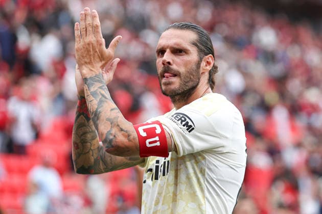 Christopher Trimmel (1.FC Union Berlin) gestikuliert, Gestik waehrend des Spiels der 1. Bundesliga zwischen Bayer 04 Leverkusen und 1. FC Union Berlin, BayArena am 05. September 2026 in Leverkusen, Deutschland. (Foto von Oliver Kaelke DeFodi Images) +++ Christopher Trimmel (1.FC Union Berlin) gestures during the Bundesliga match between Bayer 04 Leverkusen and 1. FC Union Berlin at BayArena on September 5, 2026 in Leverkusen, Germany. (Photo by Oliver Kaelke DeFodi Images) DFB DFL REGULATIONS PROHIBIT ANY USE OF PHOTOGRAPHS AS IMAGE SEQUENCES AND OR QUASI-VIDEO. (Photo by Oliver Kaelke DeFodi Images) - *** Christopher Trimmel of 1. FC Union Berlin gestures during the Bundesliga match between Bayer 04 Leverkusen and 1. FC Union Berlin, BayArena on September 5, 2026, in Leverkusen, Germany. Photo by Oliver Kaelke, DeFodi Images. Christopher Trimmel of 1. FC Union Berlin gestures during the Bundesliga match between Bayer 04 Leverkusen and 1. FC Union Berlin at BayArena on September 5, 2026 in Leverkusen, Germany. Photo by Oliver Kaelke, DeFodi Images. DFB and DFL regulations prohibit any use of photographs as image sequences and or quasi-video. Photo by Oliver Kaelke, DeFodi Images.