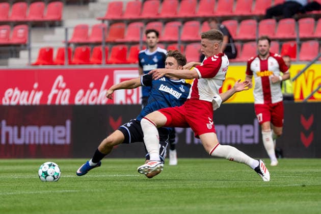 Patrick Sussek (MSV Duisburg), links im Zweikampf mit Erik Majetschak (Jahn Regensburg) Jahn Regensburg vs MSV Duisburg, Fussball, 3. Liga, 4. Spieltag, 05.09.2026 Jahn Regensburg vs MSV Duisburg, Fussball, 3. Liga, 05.09.2026 Regensburg Copyright: xEibner-Pressefotox EP_EER