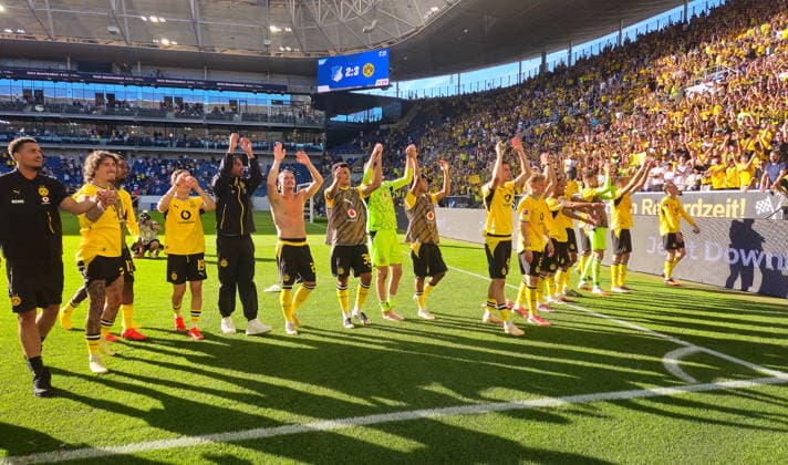 Sinsheim , Fußball Bundesliga TSG 1899 Hoffenheim vs. Borussia Dortmund , Jubel Dortmund *** Sinsheim, Bundesliga Soccer: TSG 1899 Hoffenheim vs. Borussia Dortmund, Dortmund Celebrates