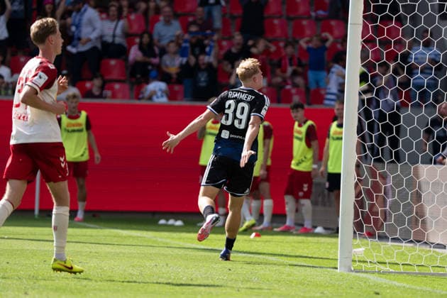 Peter Remmert (MSV Duisburg) bejubelt sein Treffer zum 1:1 Jahn Regensburg vs MSV Duisburg, Fussball, 3. Liga, 4. Spieltag, 05.09.2026 Jahn Regensburg vs MSV Duisburg, Fussball, 3. Liga, 05.09.2026 Regensburg Copyright: xEibner-Pressefotox EP_EER