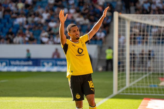 1. Bundesliga: TSG Hoffenheim vs Borussia Dortmund, 05.09.2026 Torschütze und Torjubel zum 2:3 Ethan Nwaneri (Borussia Dortmund, 18) jubelt zu den Fans 1. Bundesliga: TSG Hoffenheim vs Borussia Dortmund, SNP Arena, 05.09.2026 DFB DFL REGULATIONS PROHIBIT ANY USE OF PHOTOGRAPHS AS IMAGE SEQUENCES AND OR QUASI-VIDEO. *** 1 Bundesliga: TSG Hoffenheim vs. Borussia Dortmund, September 5, 2026—Goal scorer and celebration for the 2-3 goal by Ethan Nwaneri of Borussia Dortmund; No. 18 celebrates with the fans—1 Bundesliga: TSG Hoffenheim vs. Borussia Dortmund, SNP Arena, September 5, 2026 DFB and DFL regulations prohibit any use of photographs as image sequences and or quasi-video. Copyright: xBEAUTIFULxSPORTS Hillx