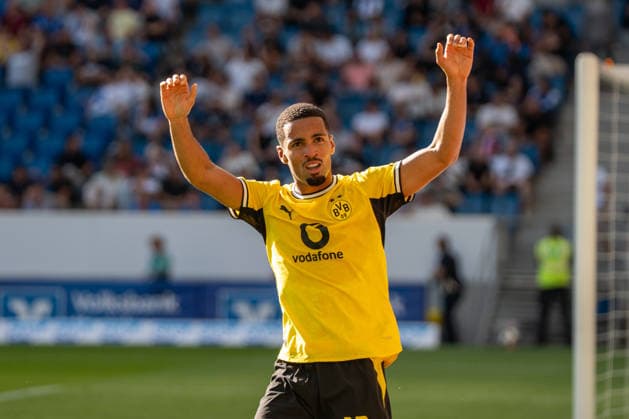 1. Bundesliga: TSG Hoffenheim vs Borussia Dortmund, 05.09.2026 Torschütze und Torjubel zum 2:3 Ethan Nwaneri (Borussia Dortmund, 18) jubelt zu den Fans 1. Bundesliga: TSG Hoffenheim vs Borussia Dortmund, SNP Arena, 05.09.2026 DFB DFL REGULATIONS PROHIBIT ANY USE OF PHOTOGRAPHS AS IMAGE SEQUENCES AND OR QUASI-VIDEO. *** 1 Bundesliga: TSG Hoffenheim vs. Borussia Dortmund, September 5, 2026—Goal scorer and celebration for the 2-3 goal by Ethan Nwaneri of Borussia Dortmund; No. 18 celebrates with the fans—1 Bundesliga: TSG Hoffenheim vs. Borussia Dortmund, SNP Arena, September 5, 2026 DFB and DFL regulations prohibit any use of photographs as image sequences and or quasi-video. Copyright: xBEAUTIFULxSPORTS Hillx