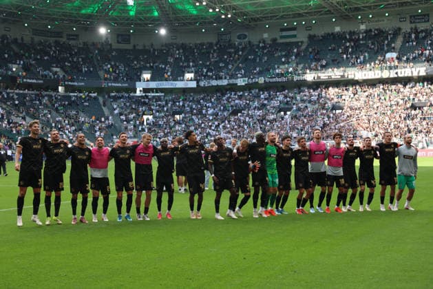05.09.2026, Fussball, Herren, 1. Bundesliga, Saison 2026 2027, Borussia Mönchengladbach - SV 07 Elversberg, Die SV 07 Elversberg feiert den Sieg Mönchengladbach Ista-Borussia-Park Nordrhein-Westfalen Deutschland (DEU) *** September 5, 2026, Soccer, Men s, Bundesliga 1, 2026–2027 Season, Borussia Mönchengladbach vs. SV 07 Elversberg, SV 07 Elversberg celebrates the victory over Mönchengladbach at Borussia Park, North Rhine-Westphalia, Germany (DEU) Copyright: xSebastianxBachx
