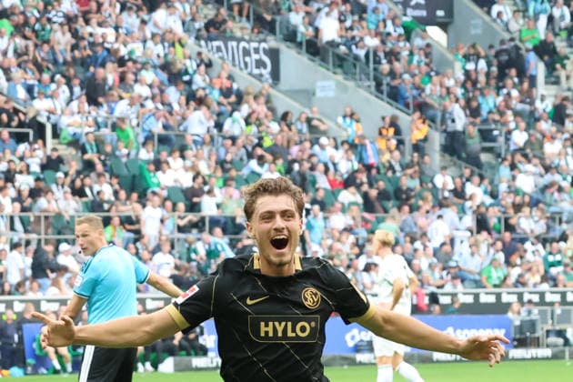 05.09.2026, xrekx, Fussball 1.Bundesliga, Borussia Moenchengladbach - SV Elversberg v.l. Torjubel nach dem Tor zum celebrating the goal celebrate 3:4 durch Maurice Krattenmacher (SV 07 Elversberg) (DFL DFB REGULATIONS PROHIBIT ANY USE OF PHOTOGRAPHS as IMAGE SEQUENCES and or QUASI-VIDEO) Moenchengladbach *** September 5, 2026, xrekx, Soccer, Bundesliga 1, Borussia Mönchengladbach vs. SV Elversberg: Goal celebration after Maurice Krattenmacher scored the 3-4 goal against SV 07 Elversberg. DFL and DFB regulations prohibit any use of photographs as image sequences and or quasi-video. Moenchengladbach