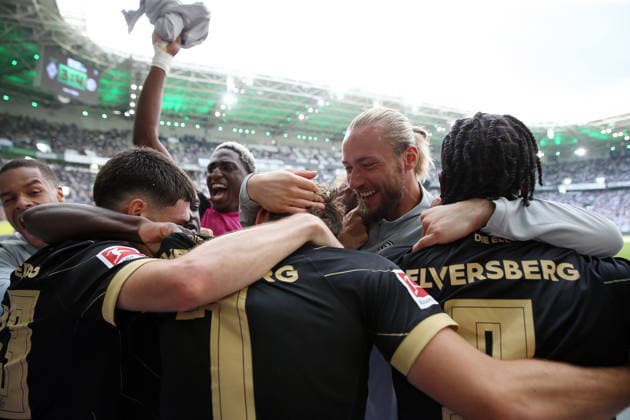 05.09.2026, xrekx, Fussball 1.Bundesliga, Borussia Moenchengladbach - SV Elversberg v.l. Torjubel nach dem Tor zum celebrating the goal celebrate 3:4 durch Maurice Krattenmacher (SV 07 Elversberg) (DFL DFB REGULATIONS PROHIBIT ANY USE OF PHOTOGRAPHS as IMAGE SEQUENCES and or QUASI-VIDEO) Moenchengladbach *** September 5, 2026, xrekx, Soccer, Bundesliga 1, Borussia Mönchengladbach vs. SV Elversberg: Goal celebration after Maurice Krattenmacher scored the 3-4 goal for SV 07 Elversberg. DFL and DFB regulations prohibit any use of photographs as image sequences and or quasi-video. Moenchengladbach
