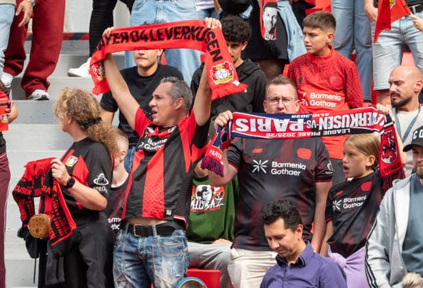 Deutschland: 1. Bundesliga 2026 2027, 2. Spieltag, Bayer 04 Leverkusen vs 1.FC Union Berlin, Samstag, 05.09.2026 BayArena-Stadion (Leverkusen-Nordrhein-Westfalen): Fankurve, Fahnen, Ultras, Support, Schal, Bayer lerberkusen Fans, Spieltag Leverkusen BayArena-Stadion Deutschland *** Germany 1 Bundesliga 2026–2027, Matchday 2, Bayer 04 Leverkusen vs. 1. FC Union Berlin, Saturday, September 5, 2026, BayArena Stadium, Leverkusen, North Rhine-Westphalia, fan section, flags, ultras, support, scarves, Bayer Leverkusen fans, matchday at BayArena Stadium, Leverkusen, Germany Copyright: xOrhanxHabashx