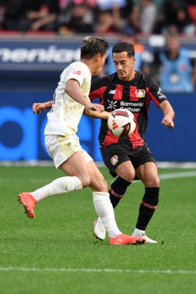 Lucas Vazquez ( Bayer 04 Leverkusen, 17 ) im Zweikampf mit Woo-Yeong Jeong ( 1 FC Union Berlin, 11 ). GER, Bayer 04 Leverkusen vs 1 FC Union Berlin, Fussball, Bundesliga, 2. Spieltag, Spielzeit 2026 2027, 05.09.2026 DFL REGULATIONS PROHIBIT ANY USE OF PHOTOGRAPHS AS IMAGE SEQUENCES AND OR QUASI-VIDEO GER, Bayer 04 Leverkusen vs 1 FC Union Berlin, Fussball, Bundesliga, 2. Spieltag, Spielzeit 2026 2027, 05.09.2026 Leverkusen *** Lucas Vázquez (Bayer 04 Leverkusen, 17) in a tackle with Woo Yeong Jeong (1. FC Union Berlin, 11, GER), Bayer 04 Leverkusen vs. 1. FC Union Berlin, Soccer, Bundesliga, Matchday 2, 2026–2027 season, September 5, 2026 DFL regulations prohibit any use of photographs as image sequences and or quasi-video GER, Bayer 04 Leverkusen vs. 1. FC Union Berlin, Soccer, Bundesliga, Matchday 2, 2026–2027 season, September 5, 2026, Leverkusen Copyright: xEibner-Pressefoto ThomasxThienelx EP_TTL