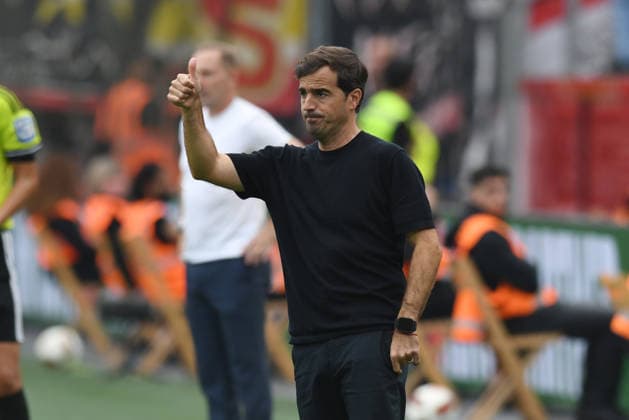 Trainer Carles Martinez ( Bayer 04 Leverkusen ) mit Daumen hoch fuer die Leistung seiner Mannschaft. GER, Bayer 04 Leverkusen vs 1 FC Union Berlin, Fussball, Bundesliga, 2. Spieltag, Spielzeit 2026 2027, 05.09.2026 DFL REGULATIONS PROHIBIT ANY USE OF PHOTOGRAPHS AS IMAGE SEQUENCES AND OR QUASI-VIDEO GER, Bayer 04 Leverkusen vs 1 FC Union Berlin, Fussball, Bundesliga, 2. Spieltag, Spielzeit 2026 2027, 05.09.2026 Leverkusen *** Coach Carles Martinez of Bayer 04 Leverkusen gives a thumbs-up for his team s performance GER, Bayer 04 Leverkusen vs. 1. FC Union Berlin, Soccer, Bundesliga, Matchday 2, 2026–2027 Season, September 5, 2026 DFL regulations prohibit any use of photographs as image sequences and or quasi-video GER, Bayer 04 Leverkusen vs. 1. FC Union Berlin, Soccer, Bundesliga, Matchday 2, 2026–2027 season, September 5, 2026, Leverkusen Copyright: xEibner-Pressefoto ThomasxThienelx EP_TTL