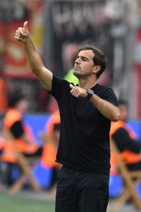 Trainer Carles Martinez ( Bayer 04 Leverkusen ) mit Daumen hoch fuer die Leistung seiner Mannschaft. GER, Bayer 04 Leverkusen vs 1 FC Union Berlin, Fussball, Bundesliga, 2. Spieltag, Spielzeit 2026 2027, 05.09.2026 DFL REGULATIONS PROHIBIT ANY USE OF PHOTOGRAPHS AS IMAGE SEQUENCES AND OR QUASI-VIDEO GER, Bayer 04 Leverkusen vs 1 FC Union Berlin, Fussball, Bundesliga, 2. Spieltag, Spielzeit 2026 2027, 05.09.2026 Leverkusen *** Coach Carles Martinez of Bayer 04 Leverkusen gives a thumbs-up for his team s performance GER, Bayer 04 Leverkusen vs. 1. FC Union Berlin, Soccer, Bundesliga, Matchday 2, 2026–2027 Season, September 5, 2026 DFL regulations prohibit any use of photographs as image sequences and or quasi-video GER, Bayer 04 Leverkusen vs. 1. FC Union Berlin, Soccer, Bundesliga, Matchday 2, 2026–2027 season, September 5, 2026, Leverkusen Copyright: xEibner-Pressefoto ThomasxThienelx EP_TTL