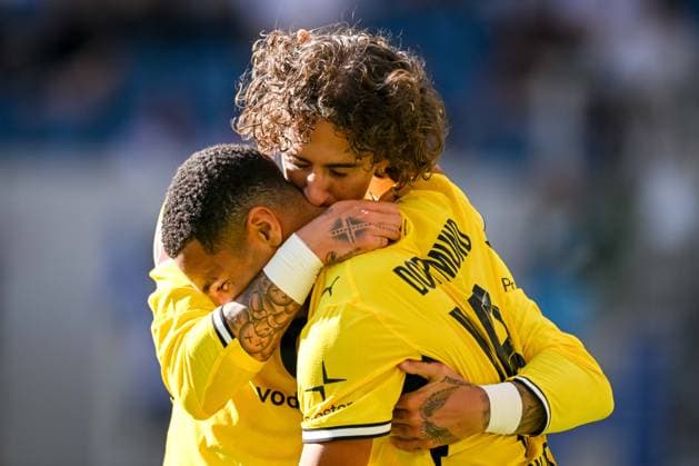 Ethan Nwaneri (Borussia Dortmund) Torjubel, jubelt mit seiner Mannschaft nach treffer zum 2:3 waehrend des spiels der 1. Bundesliga zwischen TSG Hoffenheim und Borussia Dortmund, SNP Arena am 05. September 2026 in Sinsheim, Deutschland. (Foto von Harry Langer DeFodi Images) +++ Ethan Nwaneri (Borussia Dortmund) celebrates after scoring his team s third goal with teammates during the Bundesliga match between TSG Hoffenheim and Borussia Dortmund at SNP Arena on September 5, 2026 in Sinsheim, Germany. (Photo by Harry Langer DeFodi Images) DFB DFL REGULATIONS PROHIBIT ANY USE OF PHOTOGRAPHS AS IMAGE SEQUENCES AND OR QUASI-VIDEO. (Photo by Harry Langer DeFodi Images) DFB DFL REGULATIONS PROHIBIT ANY USE OF PHOTOGRAPHS AS IMAGE SEQUENCES AND OR QUASI-VIDEO. - *** Ethan Nwaneri of Borussia Dortmund celebrates a goal with his teammates after scoring the 2-3 goal during the Bundesliga 1 match between TSG Hoffenheim and Borussia Dortmund, SNP Arena on September 5, 2026, in Sinsheim, Germany. Photo by Harry Langer, DeFodi Images. Ethan Nwaneri of Borussia Dortmund celebrates with his teammates after scoring his team’s third goal during the Bundesliga match between TSG Hoffenheim and Borussia Dortmund at SNP Arena on September 5, 2026 in Sinsheim, Germany Photo by Harry Langer, DeFodi Images. DFB and DFL regulations prohibit any use of photographs as image sequences and or quasi-video. Photo by Harry Langer, DeFodi Images. DFB and DFL regulations prohibit any use of photographs as imSEQUENCES OR QUASI-VIDEO