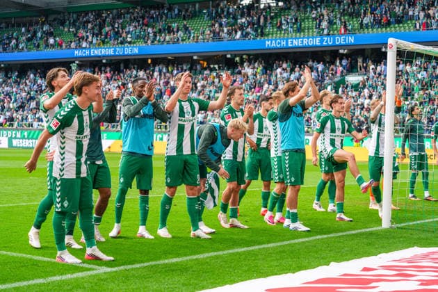 Werder Bremen feiert vor den eigenen Fans nach Abpfiff, Deutschland: Fussball, Bundesliga, Saison 2026 27, 2. Spieltag, 05.09.2026, Werder Bremen vs RB Leipzig, Weserstadion (Bremen) *** Werder Bremen celebrates in front of its home fans after the final whistle, German Soccer, Bundesliga, 2026–27 Season, Matchday 2, September 5, 2026, Werder Bremen vs. RB Leipzig, Weserstadion, Bremen Copyright: xLeonxFrickx