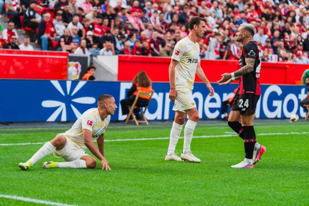 27lev am Boden blickt sich um Janik Haberer (1.FC Union Berlin, 19) und Aleix Garcia (Bayer 04 Leverkusen, 24) im Wortgefecht Bayer 04 Leverkusen vs. 1.FC Union Berlin, Fussball, 1.Bundesliga, 2.Spieltag, Saison 2026 27, 05.09.2026, DFL REGULATIONS PROHIBIT ANY USE OF PHOTOGRAPHS AS IMAGE SEQUENCES AND OR QUASI-VIDEO, Bayer 04 Leverkusen vs. 1.FC Union Berlin, Fussball, 1.Bundesliga, 2.Spieltag, Saison 2026 27, 05.09.2026 Leverkusen *** 27lev looks around on the field: Janik Haberer (1 FC Union Berlin, 19) and Aleix Garcia (Bayer 04 Leverkusen, 24) exchange words during the match between Bayer 04 Leverkusen and 1 FC Union Berlin, soccer, 1. Bundesliga, Matchday 2, 2026–27 season, May 9, 2026, DFL regulations prohibit any use of photographs as image sequences and or quasi-video, Bayer 04 Leverkusen vs. 1 FC Union Berlin, soccer, 1. Bundesliga, Matchday 2, 2026–27 season, May 9, 2026, Leverkusen Copyright: xEibner-Pressefoto LukasxBaldygax EP_LBA