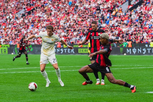 Tim Skarke (1.FC Union Berlin, 21) im Strafraum vor dem Schuss, Robert Andrich (Bayer 04 Leverkusen, 08)schaut zu und Loic Bade (Bayer 04 Leverkusen, 05) springt rein Bayer 04 Leverkusen vs. 1.FC Union Berlin, Fussball, 1.Bundesliga, 2.Spieltag, Saison 2026 27, 05.09.2026, DFL REGULATIONS PROHIBIT ANY USE OF PHOTOGRAPHS AS IMAGE SEQUENCES AND OR QUASI-VIDEO, Bayer 04 Leverkusen vs. 1.FC Union Berlin, Fussball, 1.Bundesliga, 2.Spieltag, Saison 2026 27, 05.09.2026 Leverkusen *** Tim Skarke (1 FC Union Berlin), No. 21, in the penalty area before taking a shot; Robert Andrich (Bayer 04 Leverkusen), No. 08, watches; and Loic Bade (Bayer 04 Leverkusen), No. 05, dives in. Bayer 04 Leverkusen vs. 1 FC Union Berlin, soccer, 1. Bundesliga, Matchday 2, 2026–27 season, May 9, 2026, DFL regulations prohibit any use of photographs as image sequences and or quasi-video, Bayer 04 Leverkusen vs. 1. FC Union Berlin, soccer, Bundesliga 1, Matchday 2, 2026–27 season, May 9, 2026, Leverkusen Copyright: xEibner-Pressefoto LukasxBaldygax EP_LBA