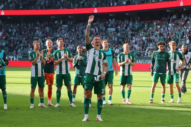 05.09.26, GER, Fussball, 1.FBL Männer, 2. Spieltag, Saison2026 2027, SV Werder Bremen vs. RB Leipzig Spielende Endstand 3:1. Dank an die Fans nach dem Spiel SV Werder Bremen vorne Marco Friedl (SV Werder Bremen 32) Bremen Weserstadion Bremen Germany *** 05 09 26, GER, Soccer, 1st FBL Men, Matchday 2, 2026–2027 Season, SV Werder Bremen vs. RB Leipzig, Final Score 3–1, Thanks to the fans after the game, SV Werder Bremen (Marco Friedl in the foreground), SV Werder Bremen 32, Weserstadion, Bremen, Germany Copyright: xnordphotoxGmbHx xTauchnitzx