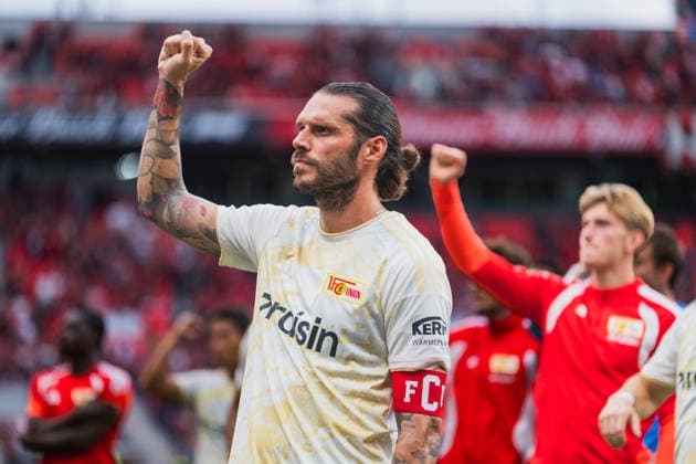 Christopher Trimmel (1.FC Union Berlin, 28) mit geballter Faust zum Fangesang Bayer 04 Leverkusen vs. 1.FC Union Berlin, Fussball, 1.Bundesliga, 2.Spieltag, Saison 2026 27, 05.09.2026, DFL REGULATIONS PROHIBIT ANY USE OF PHOTOGRAPHS AS IMAGE SEQUENCES AND OR QUASI-VIDEO, Bayer 04 Leverkusen vs. 1.FC Union Berlin, Fussball, 1.Bundesliga, 2.Spieltag, Saison 2026 27, 05.09.2026 Leverkusen *** Christopher Trimmel, 1 FC Union Berlin, age 28, with a clenched fist during fan chants; Bayer 04 Leverkusen vs. 1 FC Union Berlin, soccer, Bundesliga 1, Matchday 2, 2026–27 season, May 9, 2026, DFL regulations prohibit any use of photographs as image sequences and or quasi-video, Bayer 04 Leverkusen vs. 1. FC Union Berlin, soccer, Bundesliga 1, Matchday 2, 2026–27 season, May 9, 2026, Leverkusen Copyright: xEibner-Pressefoto LukasxBaldygax EP_LBA