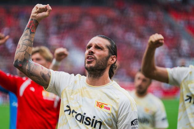 Christopher Trimmel (1.FC Union Berlin, 28) mit geballter Faust zum Fangesang Bayer 04 Leverkusen vs. 1.FC Union Berlin, Fussball, 1.Bundesliga, 2.Spieltag, Saison 2026 27, 05.09.2026, DFL REGULATIONS PROHIBIT ANY USE OF PHOTOGRAPHS AS IMAGE SEQUENCES AND OR QUASI-VIDEO, Bayer 04 Leverkusen vs. 1.FC Union Berlin, Fussball, 1.Bundesliga, 2.Spieltag, Saison 2026 27, 05.09.2026 Leverkusen *** Christopher Trimmel, 1 FC Union Berlin, age 28, with a clenched fist during fan chants; Bayer 04 Leverkusen vs. 1 FC Union Berlin, soccer, Bundesliga 1, Matchday 2, 2026–27 season, May 9, 2026, DFL regulations prohibit any use of photographs as image sequences and or quasi-video, Bayer 04 Leverkusen vs. 1. FC Union Berlin, soccer, Bundesliga 1, Matchday 2, 2026–27 season, May 9, 2026, Leverkusen Copyright: xEibner-Pressefoto LukasxBaldygax EP_LBA