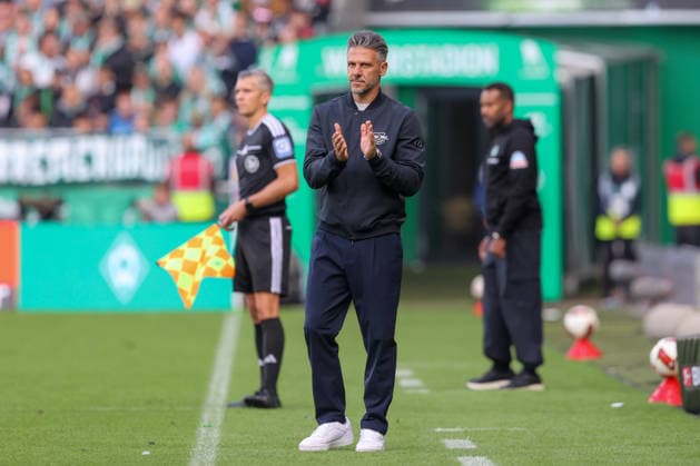 05.09.2026, xtgx, Fussball - 1.Bundesliga SV Werder Bremen - RB Leipzig v.l. Martin Demichelis (Leipzig, Trainer) gibt Anweisungen, gestikuliert mit den Armen, gesticulate, gives instructions (DFL DFB REGULATIONS PROHIBIT ANY USE OF PHOTOGRAPHS as IMAGE SEQUENCES and or QUASI-VIDEO) Bremen *** September 5, 2026, xtgx, Soccer, Bundesliga 1, SV Werder Bremen vs. RB Leipzig, Martin Demichelis, Leipzig, coach gives instructions, gesticulates with his arms, gesticulate, gives instructions. DFL and DFB regulations prohibit any use of photographs as image sequences and or quasi-video. Bremen