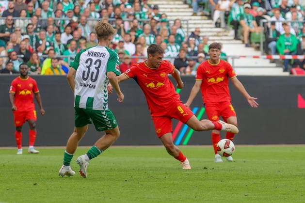 05.09.2026, xtgx, Fussball - 1.Bundesliga SV Werder Bremen - RB Leipzig v.l. Marc Guiu (Leipzig, 9) Torschuss, schiesst den Ball aufs Tor, Schuss (DFL DFB REGULATIONS PROHIBIT ANY USE OF PHOTOGRAPHS as IMAGE SEQUENCES and or QUASI-VIDEO) Bremen *** September 5, 2026, xtgx, Soccer, Bundesliga 1, SV Werder Bremen vs. RB Leipzig, Marc Guiu (Leipzig), 9th shot on goal, shoots the ball toward the goal, shot. DFL and DFB regulations prohibit any use of photographs as image sequences and or quasi-video. Bremen