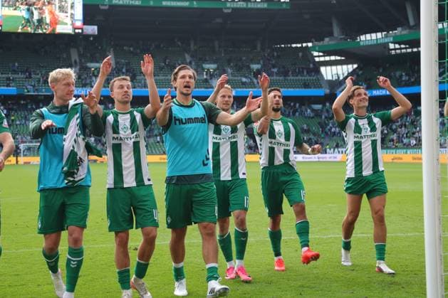 05.09.26, GER, Fussball, 1.FBL Männer, 2. Spieltag, Saison2026 2027, SV Werder Bremen vs. RB Leipzig Spielende Endstand 3:1. Dank an die Fans nach dem Spiel SV Werder Bremen Bremen Weserstadion Bremen Germany *** September 26, 2026, GER, Soccer, 1st Men s Bundesliga, Matchday 2, 2026–2027 Season, SV Werder Bremen vs. RB Leipzig; Final Score: 3–1; Thanks to the fans after the game; SV Werder Bremen, Weserstadion, Bremen, Germany Copyright: xnordphotoxGmbHx xTauchnitzx