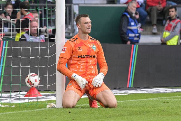 Torwart Karl Hein (SV Werder Bremen 1) kassierte das 3:1 , SV Werder Bremen - RB Leipzig, Fussball, Bundesliga, DFL, 05.9.2026 DFB regulations prohibit any use of photographs as image sequences and or quasi-video Bremen Bremen Deutschland *** Goalkeeper Karl Hein of SV Werder Bremen 1 conceded the 3-1 loss to RB Leipzig; soccer, Bundesliga, DFL, September 5, 2026. DFB regulations prohibit any use of photographs as image sequences and or quasi-video. Bremen, Bremen, Germany Copyright: xkolbert-press BurghardxSchreyerx