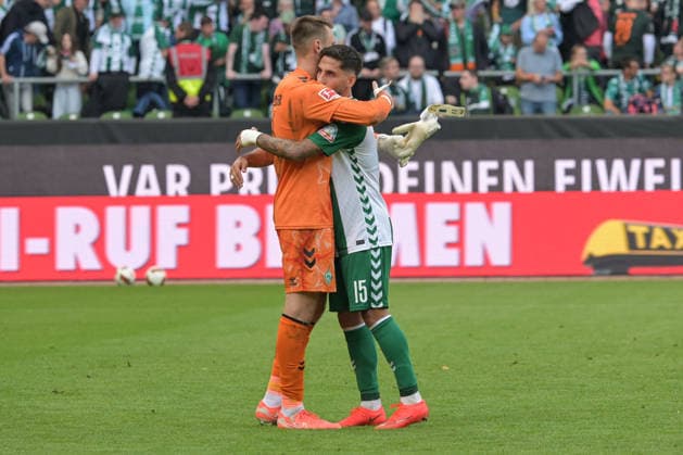 Ludovit Reis (SV Werder Bremen 15) bei Torwart Karl Hein (SV Werder Bremen 1) , SV Werder Bremen - RB Leipzig, Fussball, Bundesliga, DFL, 05.9.2026 DFB regulations prohibit any use of photographs as image sequences and or quasi-video Bremen Bremen Deutschland *** Ludovit Reis (SV Werder Bremen 15) with goalkeeper Karl Hein (SV Werder Bremen 1), SV Werder Bremen vs. RB Leipzig, soccer, Bundesliga, DFL, September 5, 2026. DFB regulations prohibit any use of photographs as image sequences and or quasi-video. Bremen, Bremen, Germany Copyright: xkolbert-press BurghardxSchreyerx