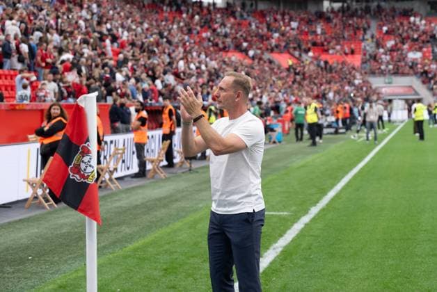 Fußball, Herren, Saison 2026 2027, 1. Bundesliga (2. Spieltag), Bayer 04 Leverkusen - 1. FC Union Berlin, Trainer Mauro Lustrinelli (1. FC Union Berlin) bei den Fans, Enttäuschung nach Abpfiff, 05.09.2026, *** Soccer, Men s, 2026–2027 Season, Bundesliga 1, Matchday 2, Bayer 04 Leverkusen 1, FC Union Berlin, Coach Mauro Lustrinelli, FC Union Berlin with the fans, Disappointment after the final whistle, September 5, 2026, Copyright: xMatthiasxKochx