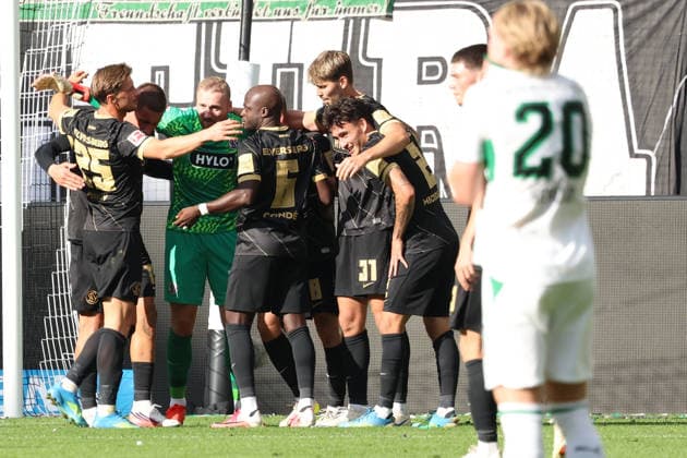 05.09.2026, xrekx, Fussball 1.Bundesliga, Borussia Moenchengladbach - SV Elversberg v.l. SV Elversberg Mannschaft, Spieler, jubeln nach Spielende, Team, Player, celebrate at the end of the match (DFL DFB REGULATIONS PROHIBIT ANY USE OF PHOTOGRAPHS as IMAGE SEQUENCES and or QUASI-VIDEO) Moenchengladbach *** September 5, 2026, xrekx, Soccer, Bundesliga 1, Borussia Mönchengladbach vs. SV Elversberg, SV Elversberg team, players celebrating after the game, team, Players celebrating at the end of the match. DFL and DFB regulations prohibit any use of photographs as image sequences and or quasi-video. Mönchengladbach