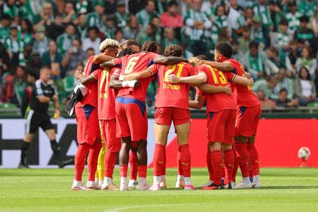 05.09.26, GER, Fussball, 1.FBL Männer, 2. Spieltag, Saison2026 2027, SV Werder Bremen vs. RB Leipzig Startelf Torwart Maarten Vandevoordt (RB Leipzig 26) Maxime Esteve Maxime Esteve (RB Leipzig 03) Willi Orban Willi Orban (RB Leipzig 04) Ezechiel Banzuzi (RB Leipzig 06) Antonio Nusa (RB Leipzig 07) Johan Bakayoko (RB Leipzig 11) Nicolas Seiwald (RB Leipzig 13) Ridle Baku (RB Leipzig 17) Neil El Aynaoui (RB Leipzig 21) David Raum (RB Leipzig 22) Christopher Nkunku (RB Leipzig 28) Bremen Weserstadion Bremen Germany *** September 5, 2026, GER, Soccer, Men s 1st Division, Matchday 2, 2026–2027 Season, SV Werder Bremen vs. RB Leipzig Starting Lineup Goalkeeper Maarten Vandevoordt RB Leipzig 26 Maxime Esteve Maxime Esteve RB Leipzig 03 Willi Orban Willi Orban RB Leipzig 04 Ezechiel Banzuzi RB Leipzig 06 Antonio Nusa RB Leipzig 07 Johan Bakayoko RB Leipzig 11 Nicolas Seiwald RB Leipzig 13 Ridle Baku RB Leipzig 17 Neil El Aynaoui RB Leipzig 21 David Raum RB Leipzig 22 Christopher Nkunku RB Leipzig 28 Bremen Weserstadion Bremen Germany Copyright: xnordphotoxGmbHx xTauchnitzx